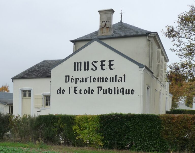 Musée départemental de l’école publique (Vergné 17)